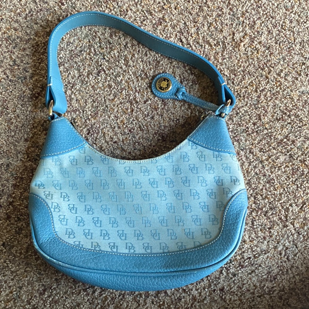DOONEY AND BOURKE SIGNATURE FABRIC LIGHT BLUE LOGO HANDBAG